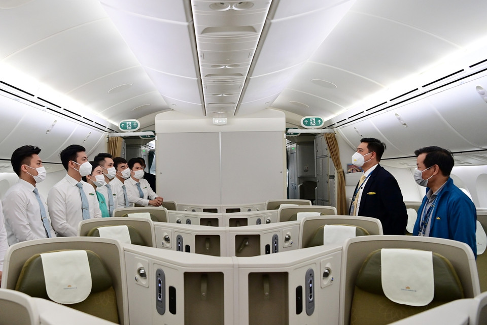 Tổ bay là những người giàu kinh nghiệm, từng tham gia nhiều chuyến bay bảo hộ công dân trước đây. (Ảnh: CTV/Vietnam+)