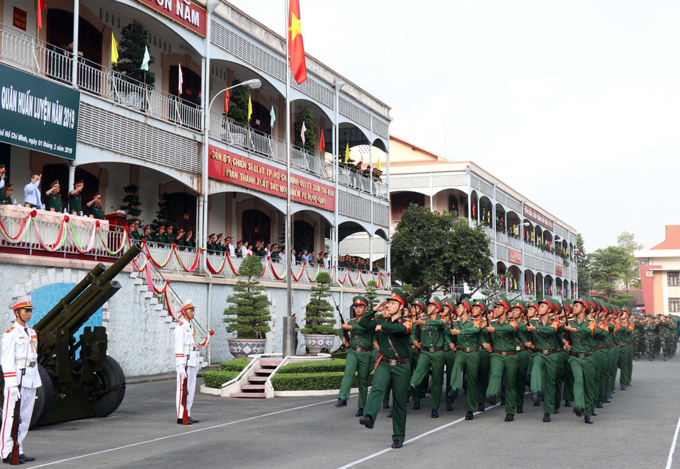 Các lực lượng vũ trang Thành phố Hồ Chí Minh duyệt đội ngũ tại Lễ ra quân huấn luyện năm 2019. (Ảnh: Xuân Khu/TTXVN)