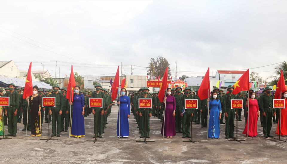 Lễ tòng quân tại Cà Mau. (Ảnh: Huỳnh Anh/TTXVN) 