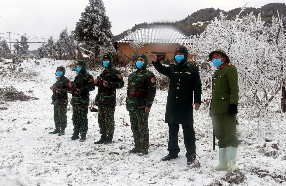 Cán bộ, chiến sỹ Đồn biên phòng Y Tý (Bát Xát, Lào Cai) tuần tra biên giới. (Ảnh: Quốc Khánh/TTXVN)