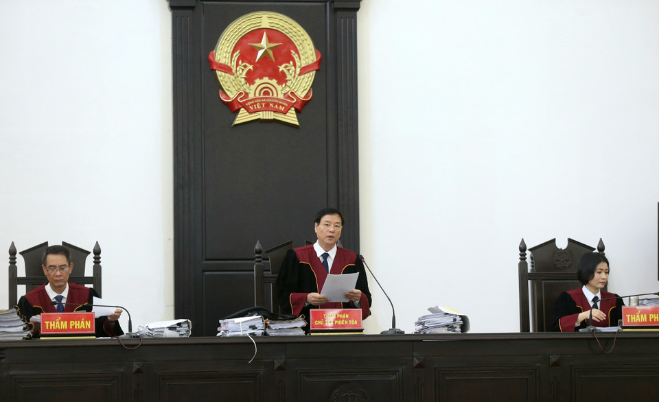  Thẩm phán Ngô Anh Dũng, Chánh toà chuyên trách Tòa án nhân dân cấp cao tại Hà Nội, Chủ tọa khai mạc phiên tòa. (Ảnh: Doãn Tấn/TTXVN)
