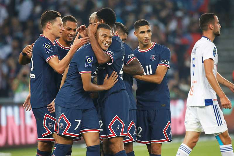 ...và cùng các đồng đội giành chiến thắng đậm 4-2. (Nguồn: psg.fr)