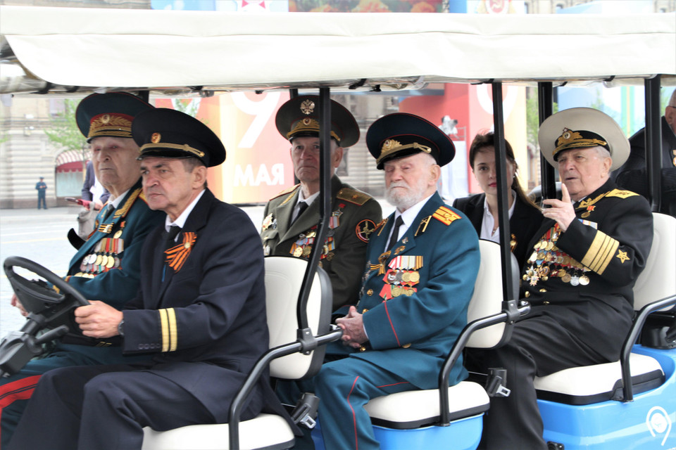 Xe điện cho các cựu chiến binh. (Ảnh: Hồng Quân/Vietnam+)