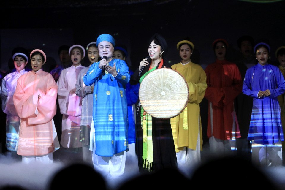 Liên khúc Dân ca Quan họ Bắc Ninh chào mừng. (Ảnh: Lâm Khánh/TTXVN)
