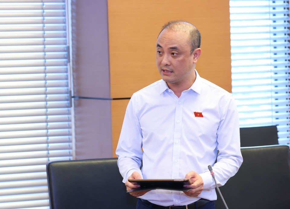 Đại biểu Quốc hội tỉnh Kiên Giang Nguyễn Phương Tuấn phát biểu. (Ảnh: Văn Điệp/TTXVN)