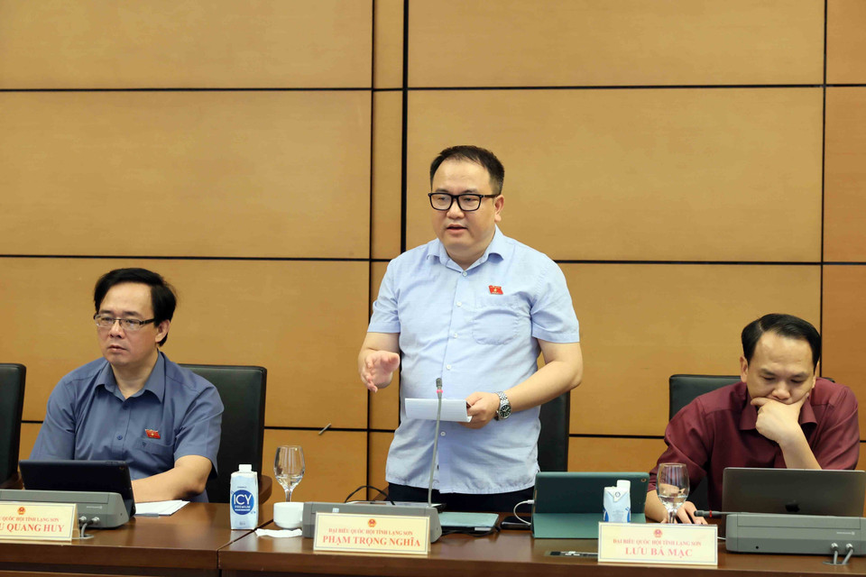 Đại biểu Quốc hội tỉnh Lạng Sơn Phạm Trọng Nghĩa phát biểu. (Ảnh: An Đăng/TTXVN)