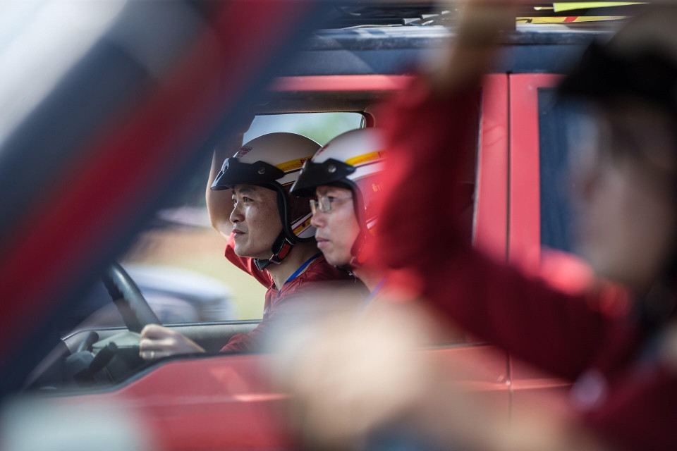 Những tay lái trên đường đua song đấu. (Ảnh: Trọng Đạt/TTXVN)