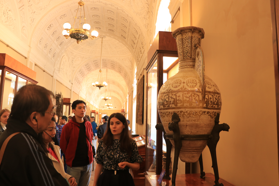 Năm 1852, Bảo tàng Hermitage chính thức mở cửa cho công chúng tham quan. Trải qua bao thăng trầm lịch sử, bảo tàng này vẫn tồn tại bất chấp thời cuộc đổi thay và không ngừng lớn mạnh, hiện sở hữu bộ sưu tập khoảng hơn 3 triệu tác phẩm nghệ thuật và các di sản văn hóa thế giới. (Ảnh: Hùng Võ/Vietnam+)