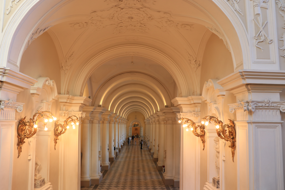 Bảo tàng Hermitage bên trong Cung điện Mùa Đông không chỉ nổi bật bởi kiến trúc mà còn được xem như một bảo tàng hoàng gia. (Ảnh: Hùng Võ/Vietnam+)