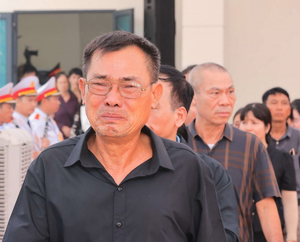 Nỗi buồn thương tiếc Tổng Bí thư Nguyễn Phú Trọng của người dân trong lễ viếng tại thôn Lại Đà, xã Đông Hội, huyện Đông Anh. (Ảnh: TTXVN)