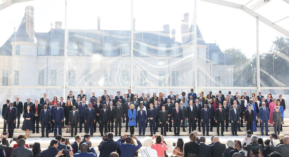 Tổng Bí thư, Chủ tịch nước Tô Lâm, Tổng thống Cộng hòa Pháp Emmanuel Macron và Trưởng đoàn các nước Pháp ngữ chụp ảnh chung. (Ảnh: Trí Dũng/TTXVN)