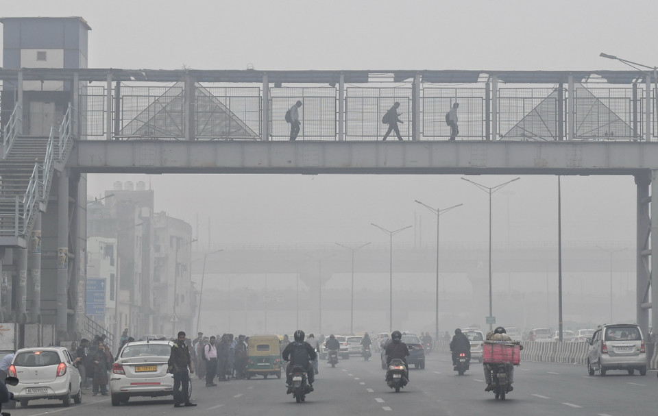 Khói mù ô nhiễm bao phủ dày đặc tại New Delhi, Ấn Độ. (Ảnh: ANI/TTXVN)