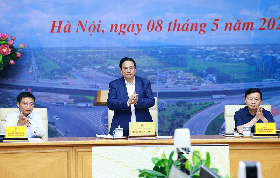 Thủ tướng Phạm Minh Chính, Trưởng Ban Chỉ đạo Nhà nước các công trình, dự án quan trọng quốc gia, trọng điểm ngành giao thông vận tải chủ trì phiên họp. (Ảnh: Dương Giang/TTXVN)