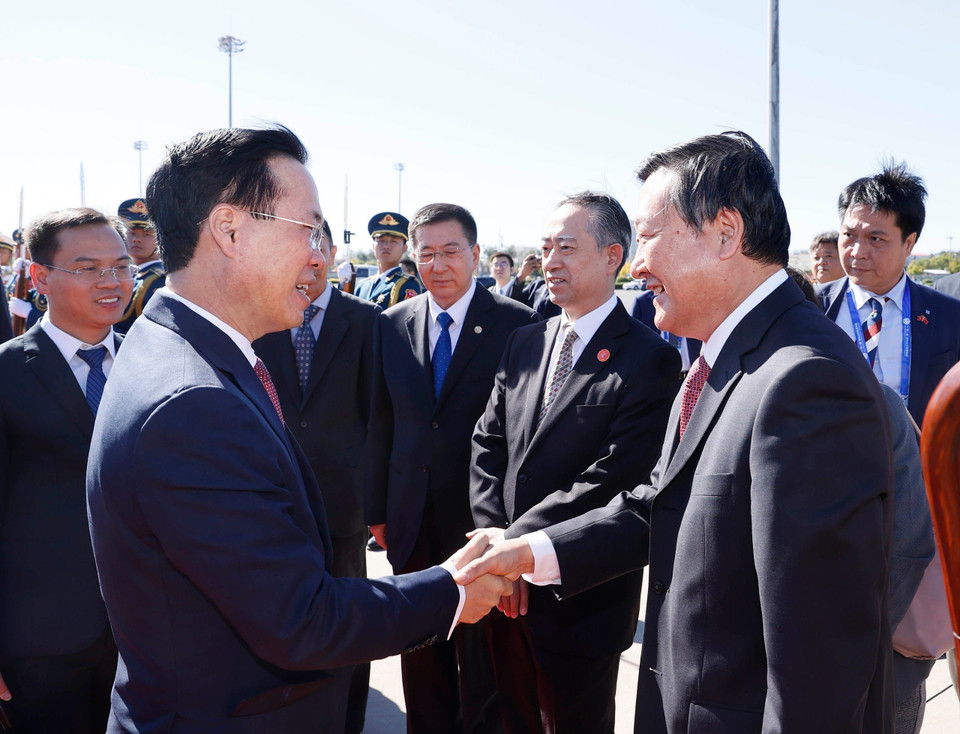 Lễ tiễn Chủ tịch nước Võ Văn Thưởng tại Sân bay Bắc Kinh. (Ảnh: Thống Nhất/TTXVN)