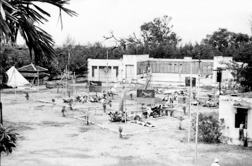 Xác 4 chiếc máy bay Mỹ bị quân và dân miền Bắc bắn rơi ngày 5/8/1964 được trưng bày tại Triển lãm Vân Hồ-Hà Nội. (Ảnh: Tư liệu Quân chủng Hải quân cung cấp/TTXVN phát)