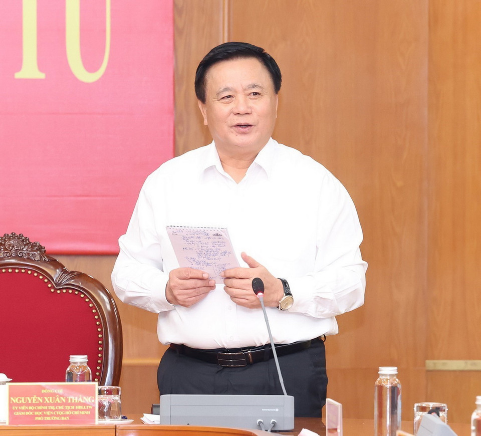 Đồng chí Nguyễn Xuân Thắng, Ủy viên Bộ Chính trị, Chủ tịch Hội đồng Lý luận Trung ương, Giám đốc Học viện Chính trị Quốc gia Hồ Chí Minh, Phó Trưởng ban Chỉ đạo phát biểu.(Ảnh: Trí Dũng/TTXVN)