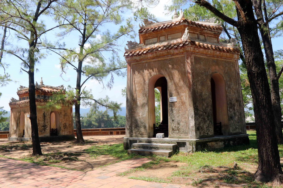 Lầu lục giác nơi đặt Đại Hồng Chung(Ảnh: Đỗ Trưởng/TTXVN)