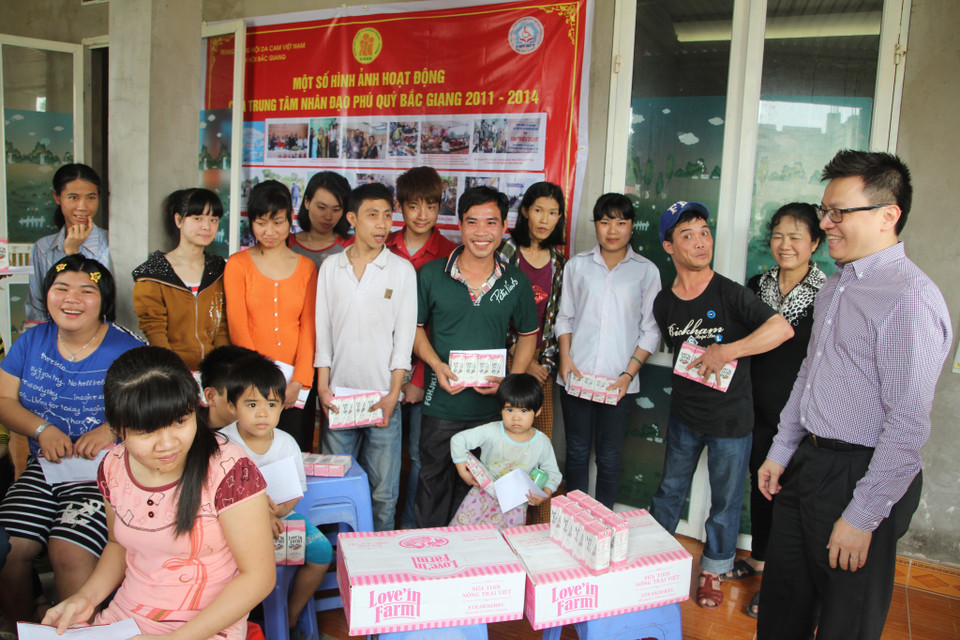 Chuyến ''Về Nguồn" và trao tặng quà tại Tuyên Quang năm 2015.(Ảnh:Vietnam+)