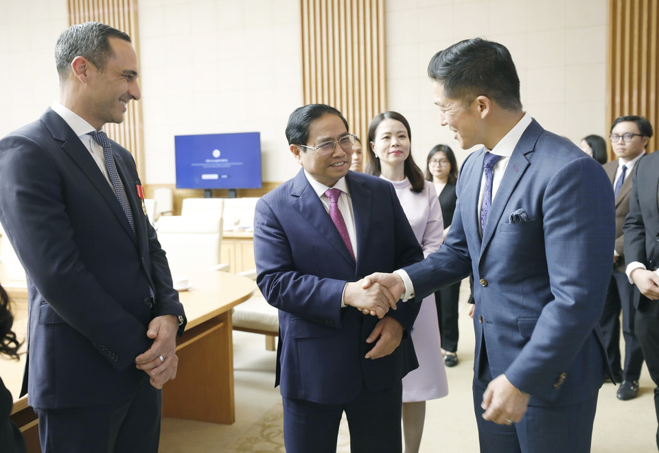 Thủ tướng Phạm Minh Chính và các tập thể, cá nhân có thành tích xuất sắc trong triển khai công tác ngoại giao vaccine. (Ảnh: Dương Giang/TTXVN)