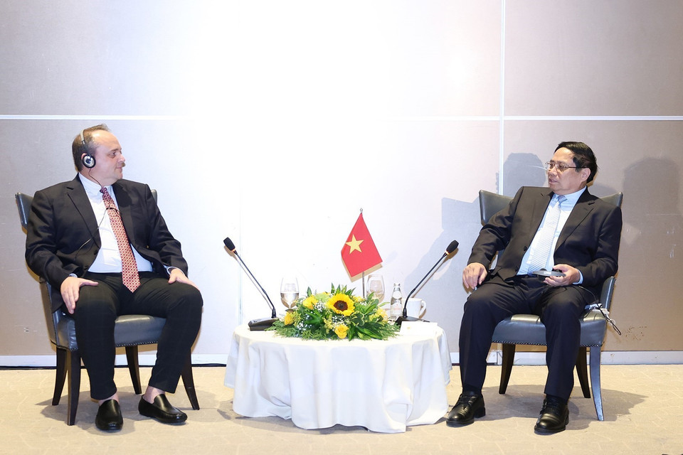 Thủ tướng Phạm Minh Chính tiếp ông Roger Zen, Chủ tịch Tập đoàn Oceanside One Trading. (Ảnh: Dương Giang/TTXVN)