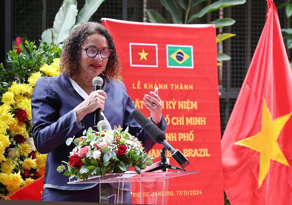 Bộ trưởng Bộ Khoa học, Công nghệ và Đổi mới, Chủ tịch Đảng Cộng sản Brazil bà Luciana Santos phát biểu. (Ảnh: Dương Giang/TTXVN)