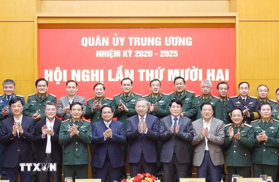 Tổng Bí thư Tô Lâm, Bí thư Quân ủy Trung ương và các đại biểu. (Ảnh: Thống Nhất/TTXVN)