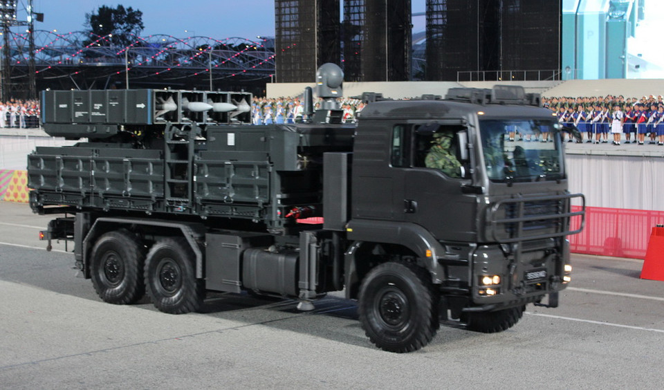 Hệ thống phòng không mặt đất tầm ngắn Spyder-SR với tầm bắn lên tới 15km, có thể tự động xoay vòng 360 độ và đồng thời tiêu diệt nhiều mục tiêu trên không. (Ảnh: Lê Hải/Vietnam+)