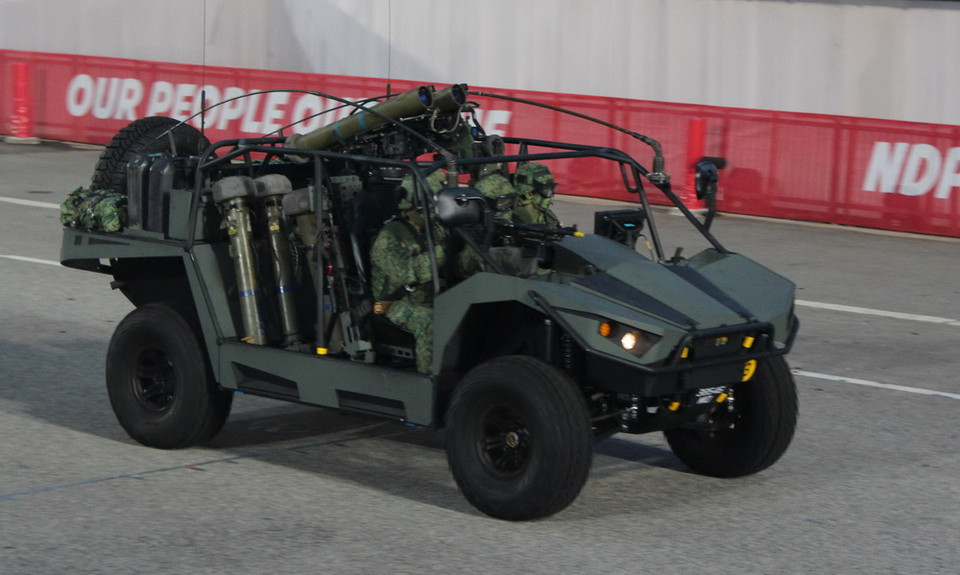 Xe tấn công hạng nhẹ Mark II có thể cơ động di chuyển trên mọi địa hình, được trang bị súng AGL 40mm, và có khả năng kết nối mạng nhằm tăng cường phối hợp với các hệ thống tác chiến khác. (Ảnh: Lê Hải/Vietnam+)