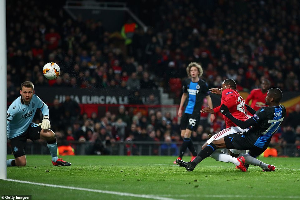 7 phút sau, Ighalo sau đó nhân đôi cách biệt cho đội chủ nhà.