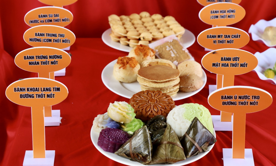 Các loại bánh dân gian dân gian sử dụng nguyên liệu từ thốt nốt xác lập kỷ lục Việt Nam. (Ảnh: Thanh Sang/TTXVN)