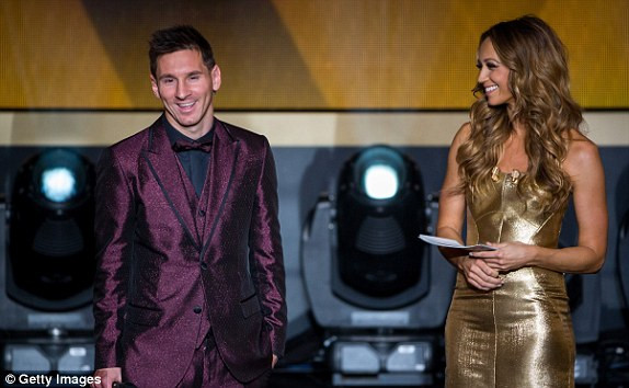 Kate Abdo và Messi.