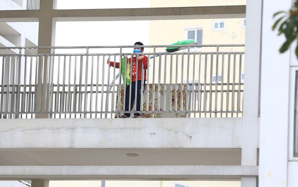 Nhiều em học sinh đang dần thích nghi với việc phải ăn, ở, sinh hoạt tại trường. (Ảnh: Thành Đạt/TTXVN)