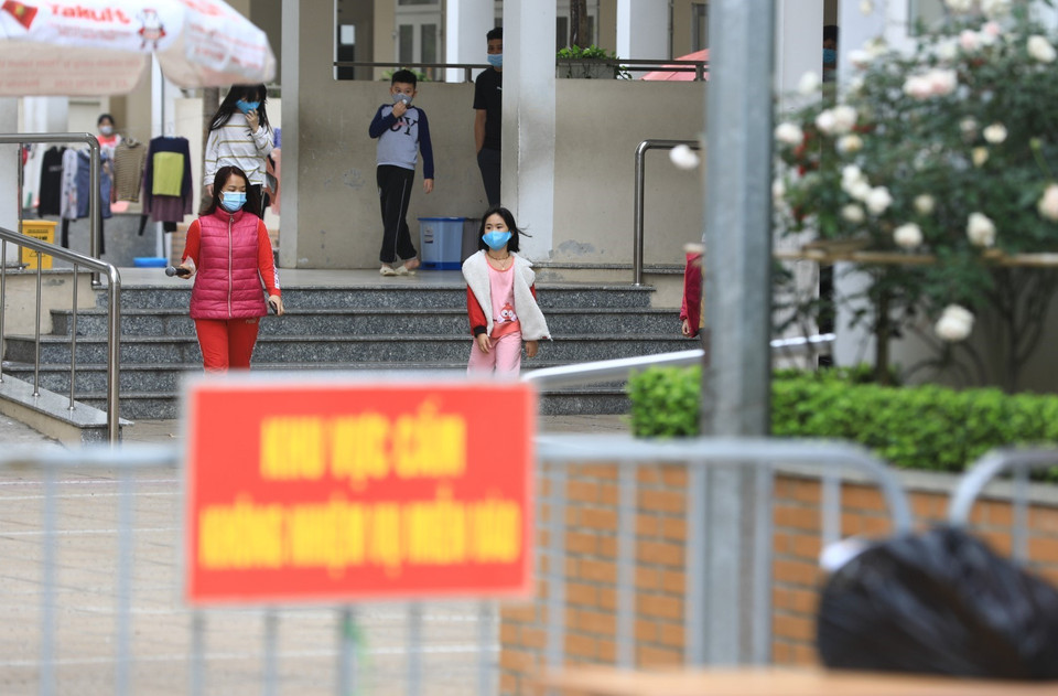 Những hình ảnh bên trong khu cách ly tập trung trường Tiểu học Xuân Phương. (Ảnh: Thành Đạt/TTXVN)