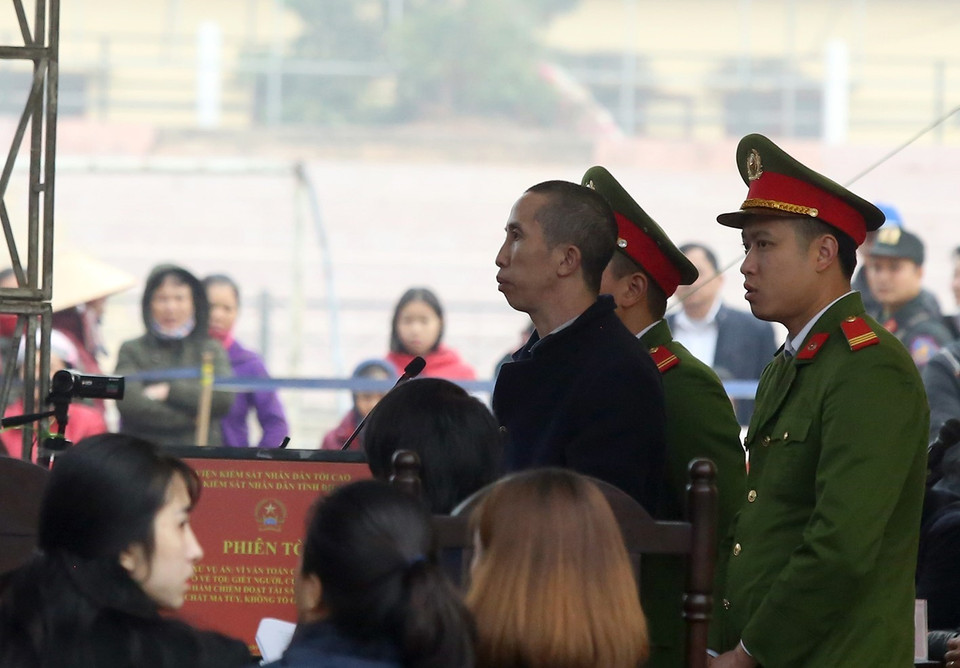 Bị cáo Bùi Văn Công trả lời trước tòa. (Ảnh: Phan Tuấn Anh/TTXVN)