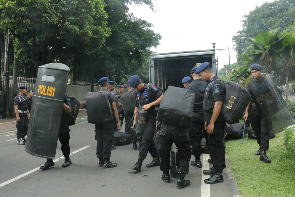 Cảnh sát vũ trang chống bạo động sẵn sàng nhận nhiệm vụ. (Ảnh: Đỗ Quyên/Vietnam+)