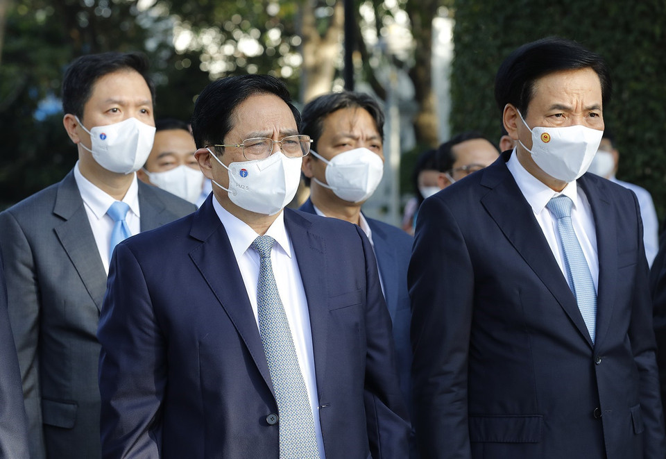 Hình ảnh Thủ tướng Phạm Minh Chính và đoàn công tác đến dâng hương tưởng niệm Anh hùng liệt sỹ Võ Thị Sáu tại thị trấn Đất Đỏ. (Ảnh: Dương Giang/TTXVN)