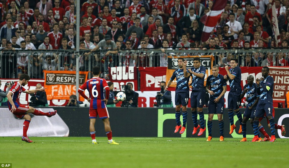 Phút 88, Alonso nhấn chìm đội bóng Bồ Đào Nha bằng pha lập công từ chấm đá phạt, ấn định tỷ số 6-1.