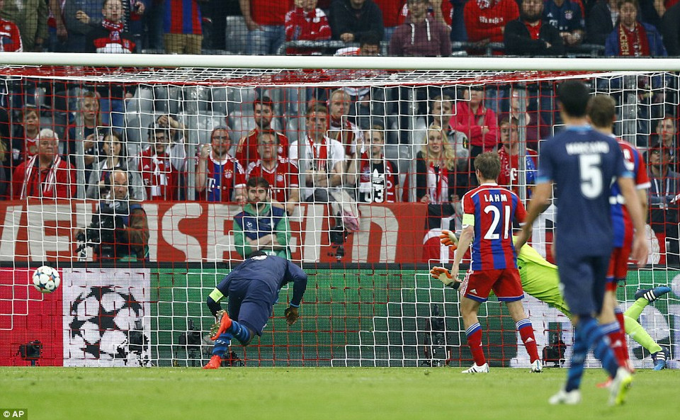 Sang hiệp 2, Jackson Martinez ghi bàn thắng cho Bayern ở phút 74, nhưng đó là tất cả những gì mà Porto làm được ở trận này.