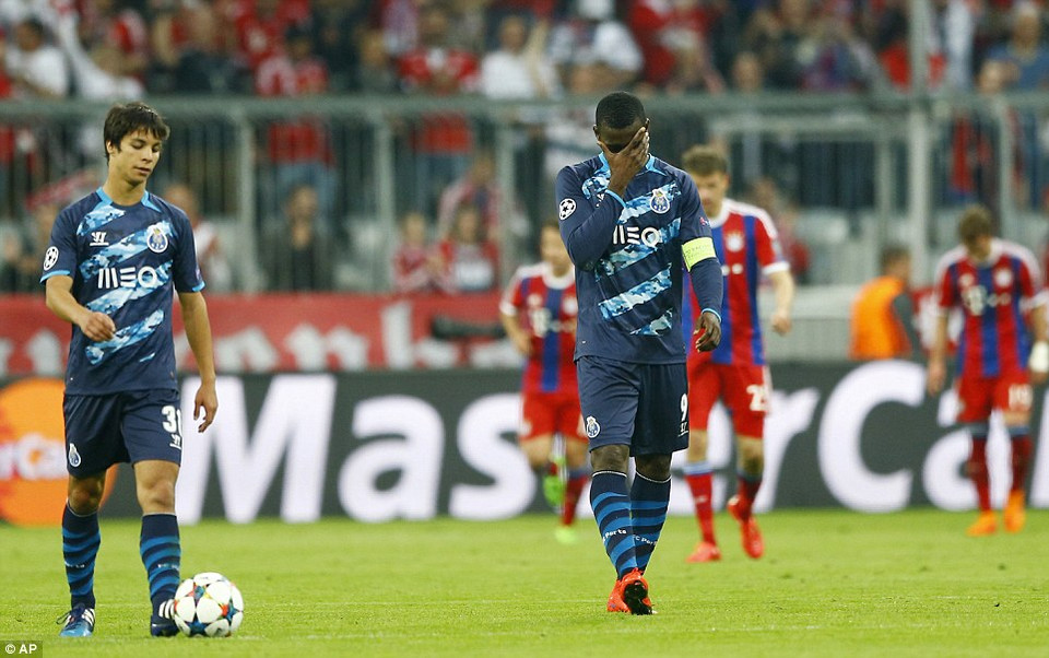 Còn các cầu thủ Porto, họ chỉ còn biết tự trách mình mà thôi. Nhưng thực tế, Bayern quá mạnh trên sân nhà.