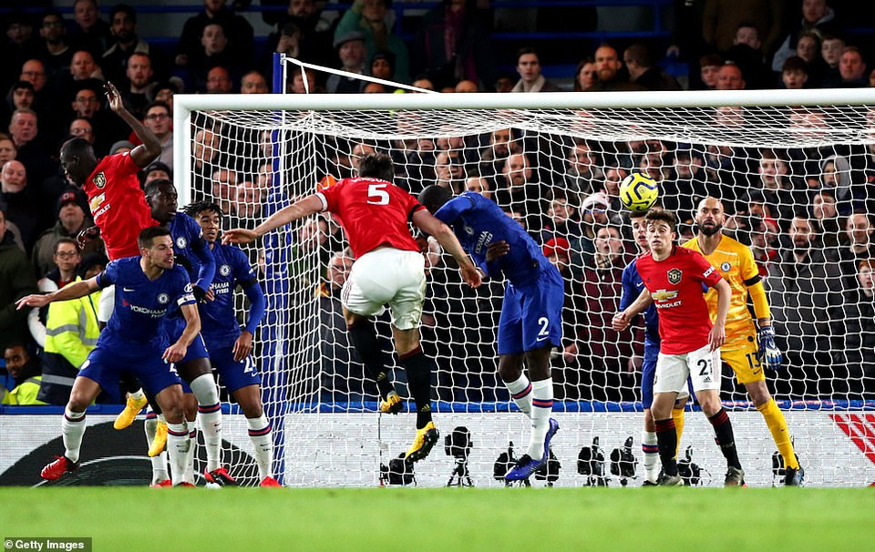 10 phút sau khi bị từ chối bàn thắng, Chelsea tiếp tục nhận bàn thua thứ 2.