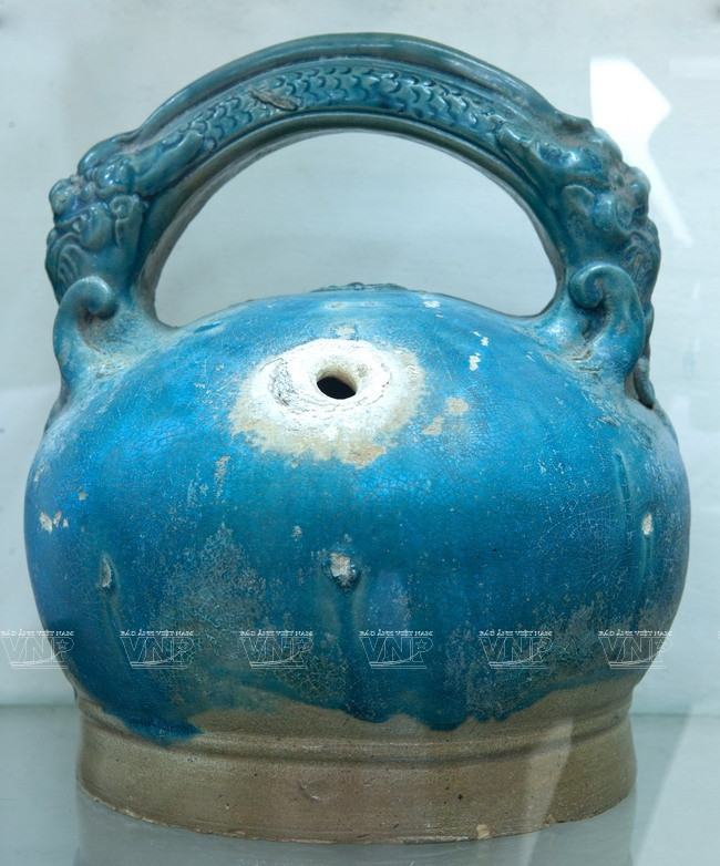 Bình vôi gốm thế kỷ 19. (Nguồn: Lê Minh/Báo ảnh Việt Nam)