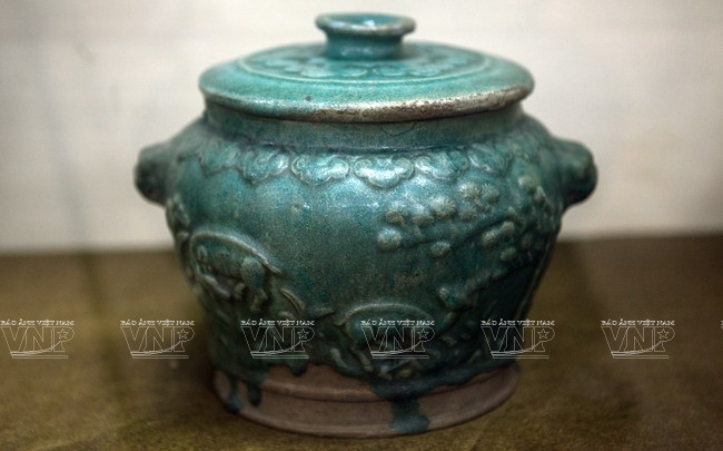 Âu có nắp gốm Sài Gòn đầu thế kỷ 20. (Nguồn: Lê Minh/Báo ảnh Việt Nam)