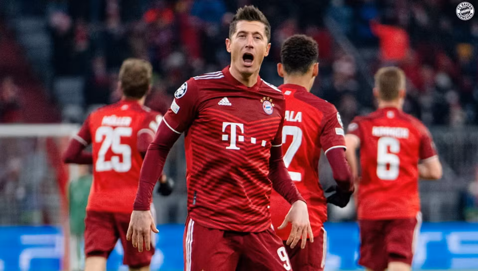 ...trước khi Robert Lewandowski liên tiếp lập công. (Nguồn: FcBayern)