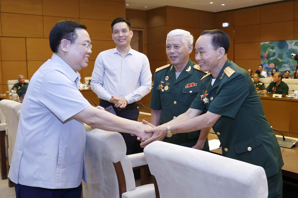 Chủ tịch Quốc hội Vương Đình Huệ với các đại biểu. (Ảnh: Doãn Tấn/TTXVN)