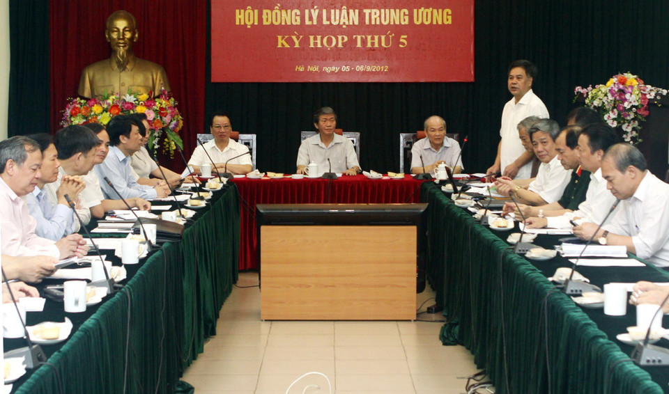 Kỳ họp thứ 5 Hội đồng lý luận Trung ương, ngày 5/9/2012, tại Hà Nội, dưới sự chủ trì của đồng chí Đinh Thế Huynh, Ủy viên Bộ Chính trị, Bí thư Trung ương Đảng, Trưởng Ban Tuyên giáo Trung ương. (Ảnh: Trọng Đức/TTXVN)