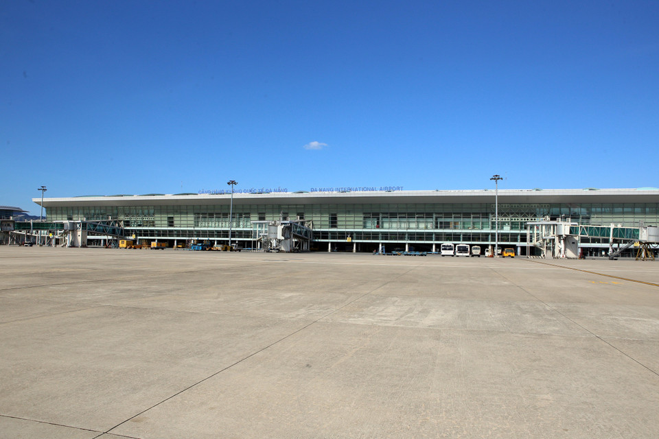 Cảng Hàng không quốc tế Đà Nẵng tạm dừng hoạt động, các sân đỗ vắng máy bay từ 0 giờ ngày 28/7/2020. (Ảnh: Trần Lê Lâm/TTXVN)