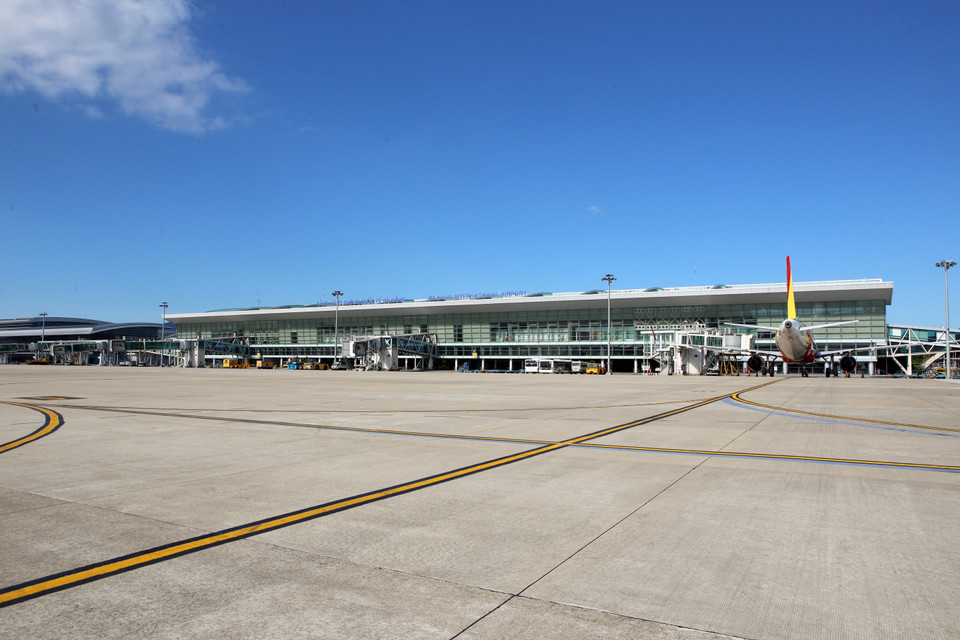 Cảng Hàng không quốc tế Đà Nẵng tạm dừng hoạt động, các sân đỗ vắng máy bay từ 0 giờ ngày 28/7/2020. (Ảnh: Trần Lê Lâm/TTXVN)