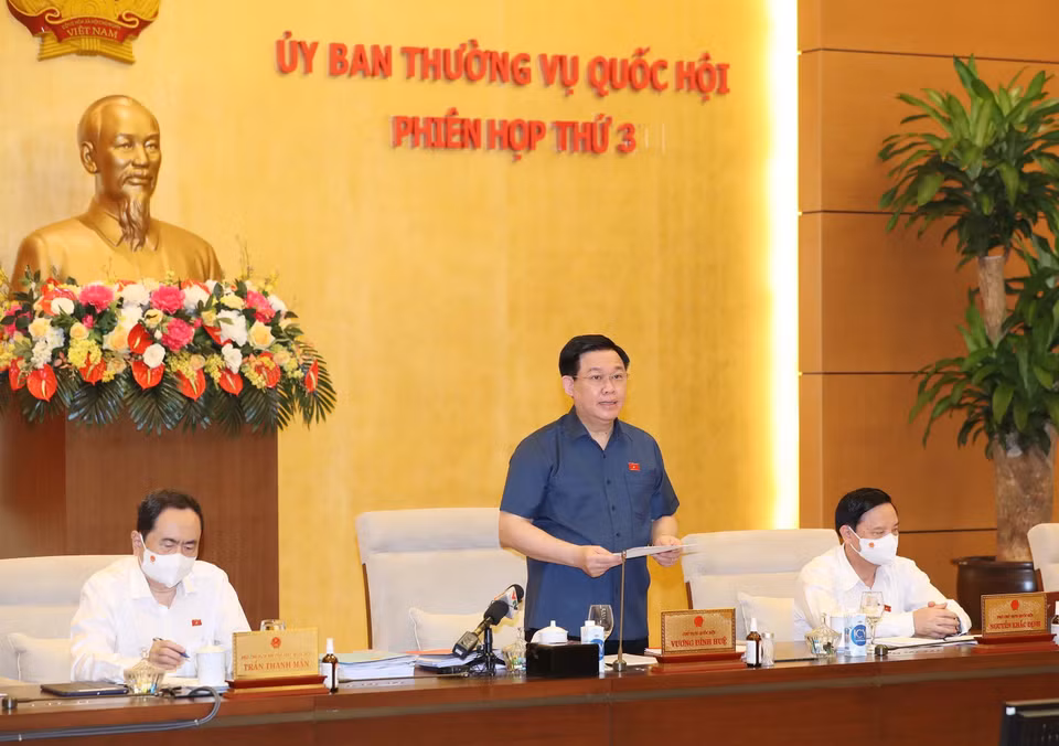 Sáng 13/9, tại Nhà Quốc hội, Chủ tịch Quốc hội Vương Đình Huệ chủ trì và phát biểu khai mạc Phiên họp thứ 3 Ủy ban Thường vụ Quốc hội khóa XV. (Ảnh: Trọng Đức/TTXVN)