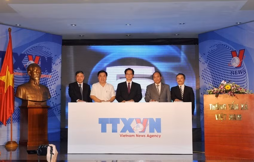 Thủ tướng Nguyễn Tấn Dũng đến dự lễ ra mắt Kênh Truyền hình Thông tấn, ngày 25/8/2010. (Ảnh: Quốc Khánh/TTXVN)