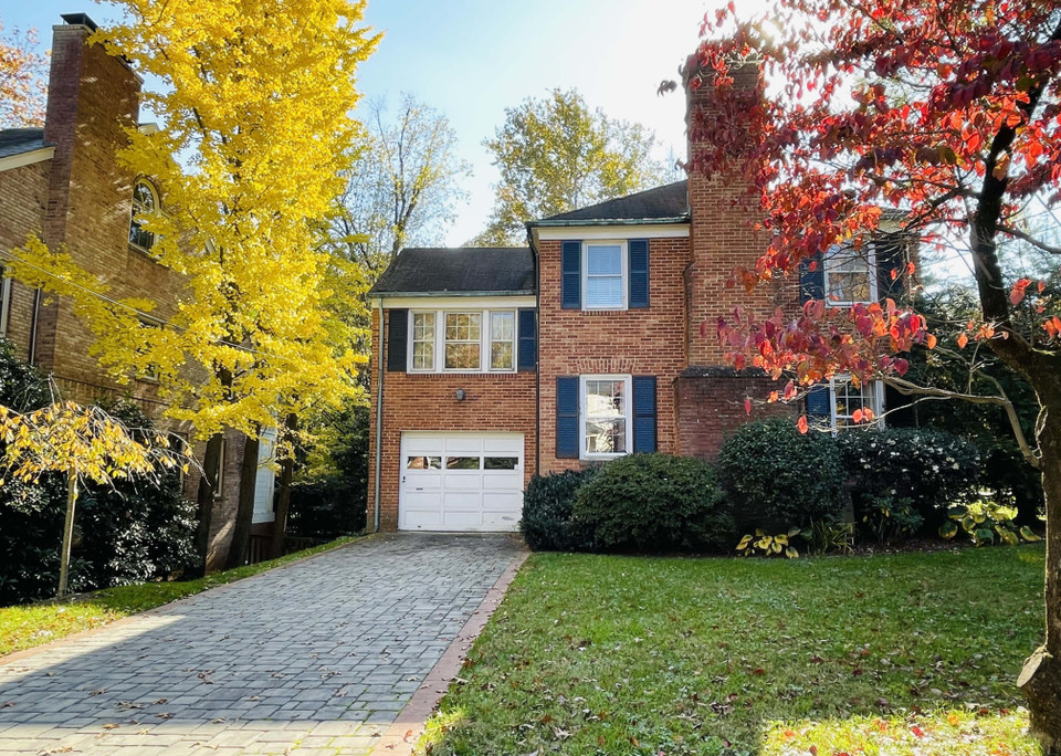 Một trong nhiều ngôi nhà ở thủ đô Washington vào mùa Thu. (Ảnh: Đặng Huyền/TTXVN)